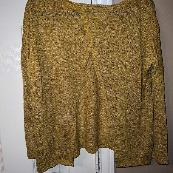 Lulu’s Open Back Sweater - Picture 2 of 5